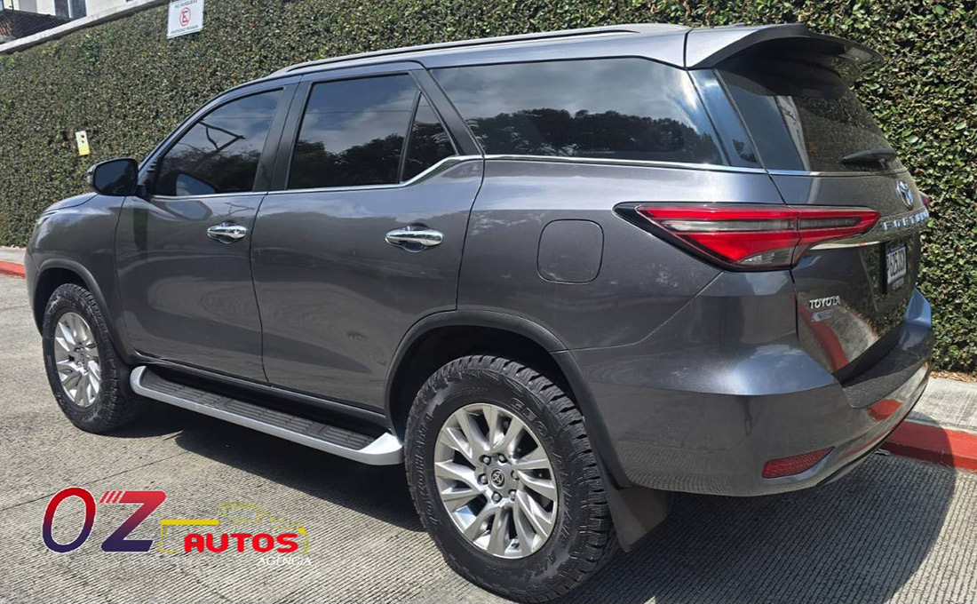TOYOTA FORTUNER SRV AUTOMÁTICA 2022