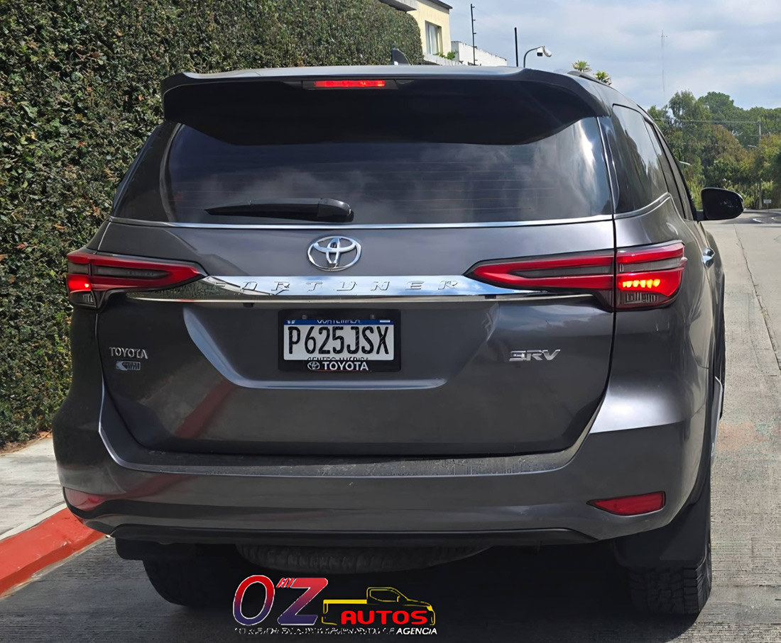 TOYOTA FORTUNER SRV AUTOMÁTICA 2022