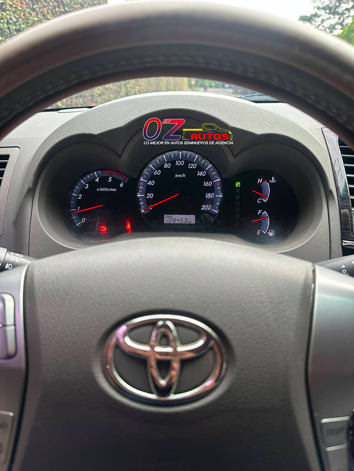TOYOTA FORTUNER SRV AUTOMÁTICA 2014