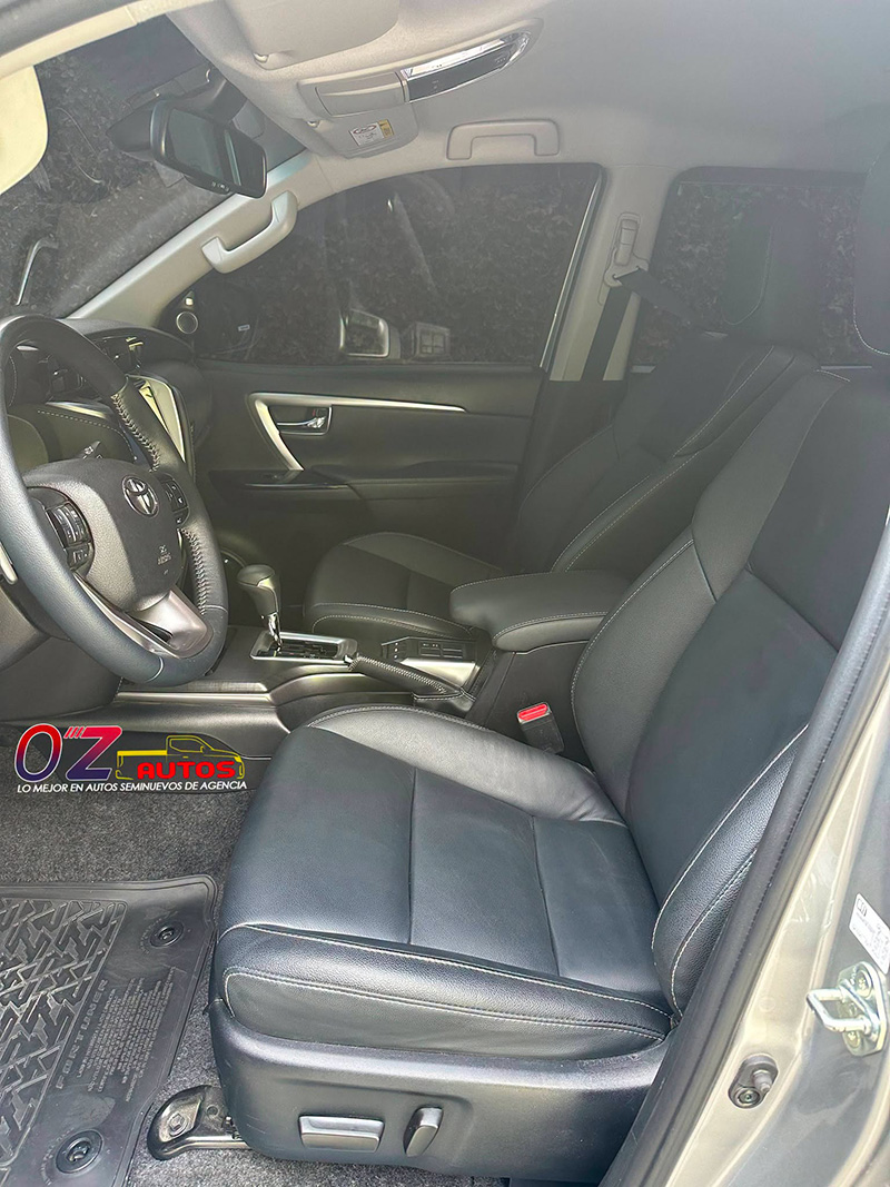 TOYOTA FORTUNER SRV 4X4 AUTOMÁTICA 2025
