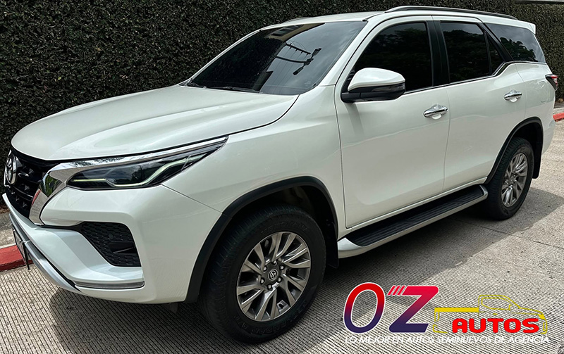TOYOTA FORTUNER SRV 4X4 AUTOMÁTICA MODELO 2022