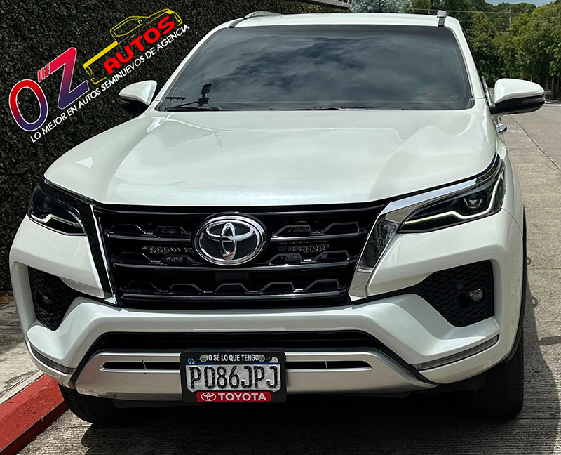 TOYOTA FORTUNER SRV 4X4 AUTOMÁTICA MODELO 2022