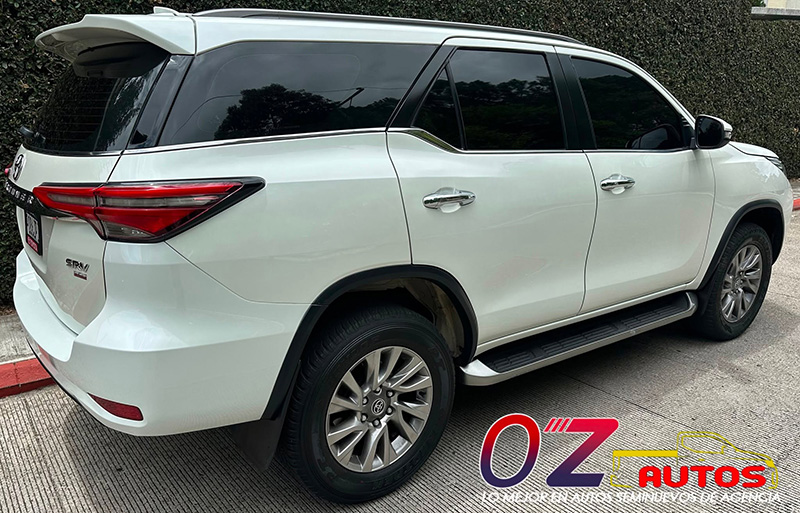 TOYOTA FORTUNER SRV 4X4 AUTOMÁTICA MODELO 2022