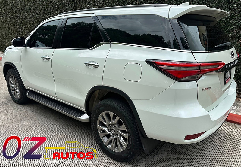TOYOTA FORTUNER SRV 4X4 AUTOMÁTICA MODELO 2022