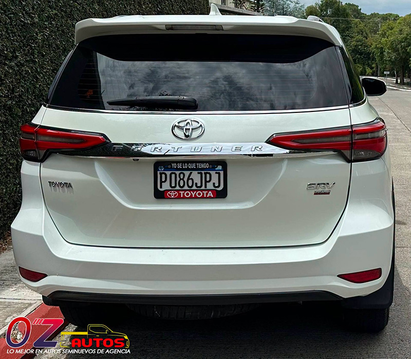 TOYOTA FORTUNER SRV 4X4 AUTOMÁTICA MODELO 2022