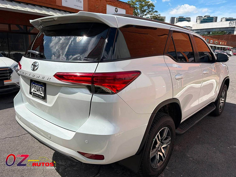 TOYOTA FORTUNER 2025 AUTOMÁTICA 4X2
