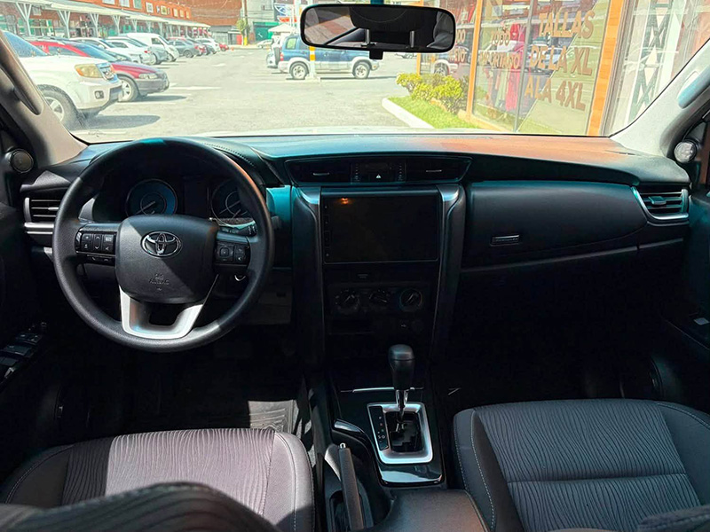 TOYOTA FORTUNER 2025 AUTOMÁTICA 4X2